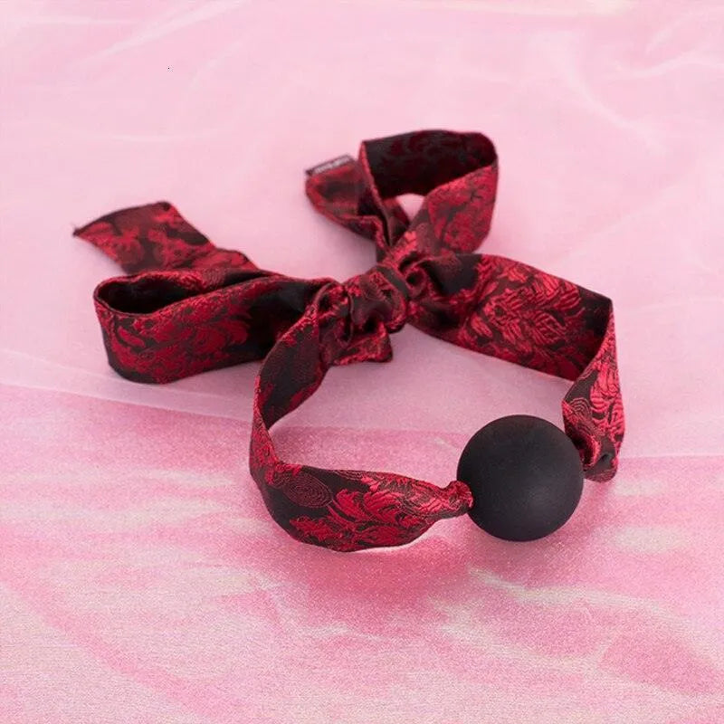 Kit Acessórios BDSM Estilo Luxury Vermelho - Algemas, Chicote, Venda e Mordaça